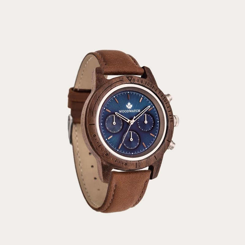 Sapphire Silver Pecan features a classic SEIKO VD54 chronograph movement, scratch resistant sapphire coated glass and pecan strap. Made from American Walnut Wood and handcrafted to perfection. The watch is available with a wooden strap or a leather strap.