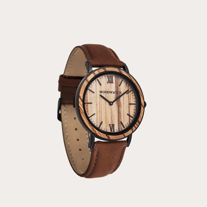 The Pecan Band is made of genuine leather and a metal buckle clasp and is naturally dyed with a light brown hue. The Pecan Band 20mm fits the 40mm MINIMAL Collection.