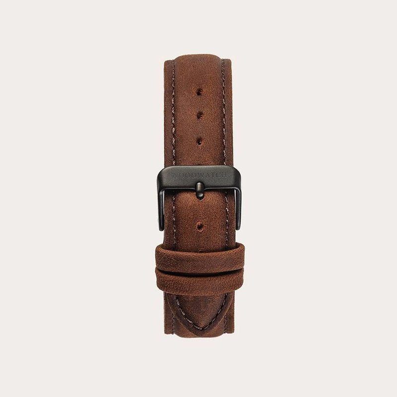 The Pecan Band is made of genuine leather and a metal buckle clasp and is naturally dyed with a light brown hue. The Pecan Band 20mm fits the 40mm MINIMAL Collection.